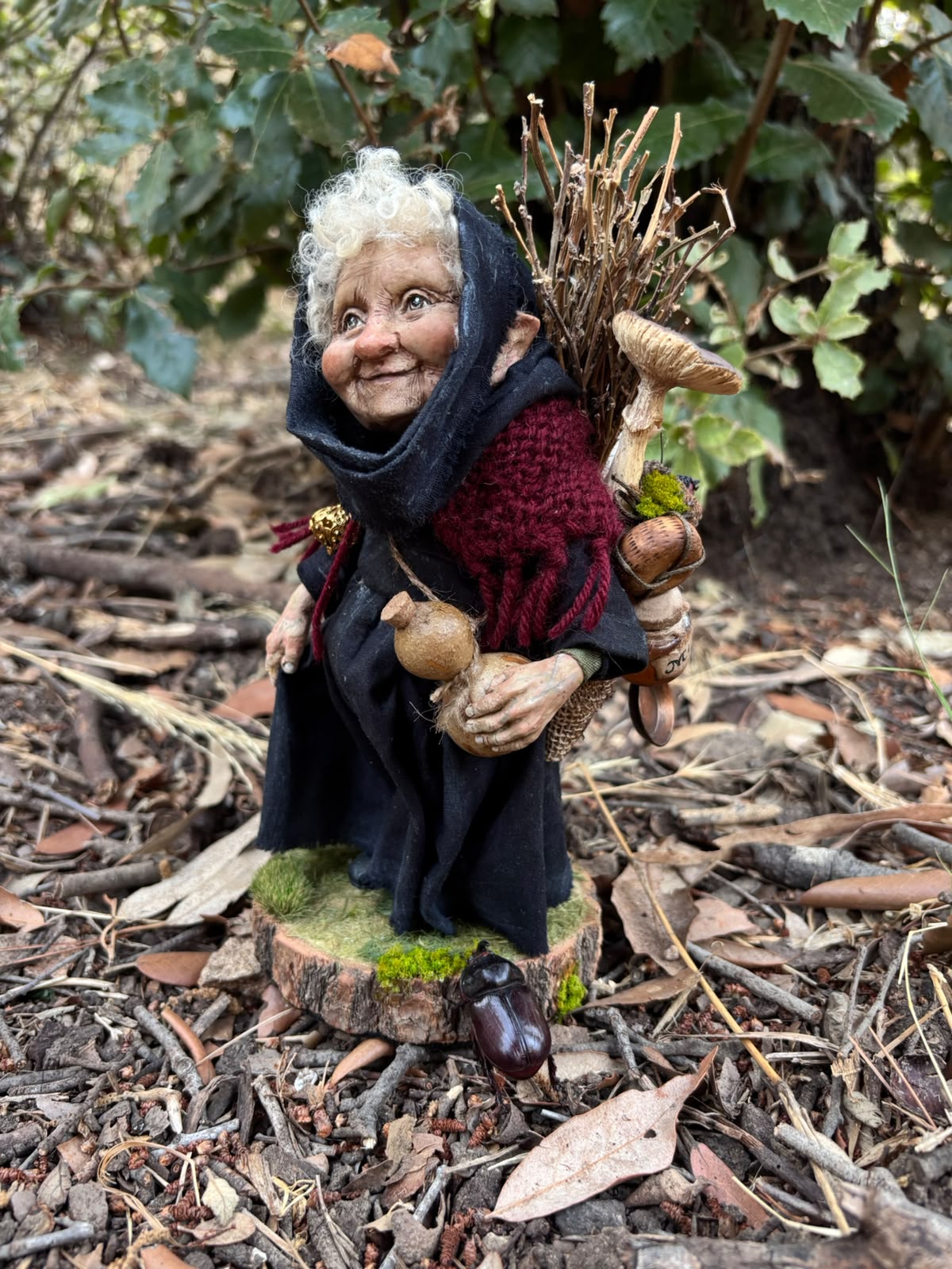 Adelina, creatura scolpita a mano da Veronica Sainas per Woodland Folks